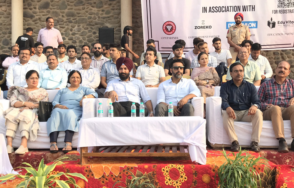 PEC ਨੇ 76ਵੀਂ ਸਲਾਨਾ ਐਥਲੈਟਿਕ ਮੀਟ 2024 ਦੀ ਸ਼ੁਰੂਆਤ ਕੀਤੀ, ਸਪੋਰਟਸਮੈਨਸ਼ਿਪ ਅਤੇ ਵਿਦਿਆਰਥੀ ਦੀਆਂ ਪ੍ਰਾਪਤੀਆਂ ਦਾ ਜਸ਼ਨ